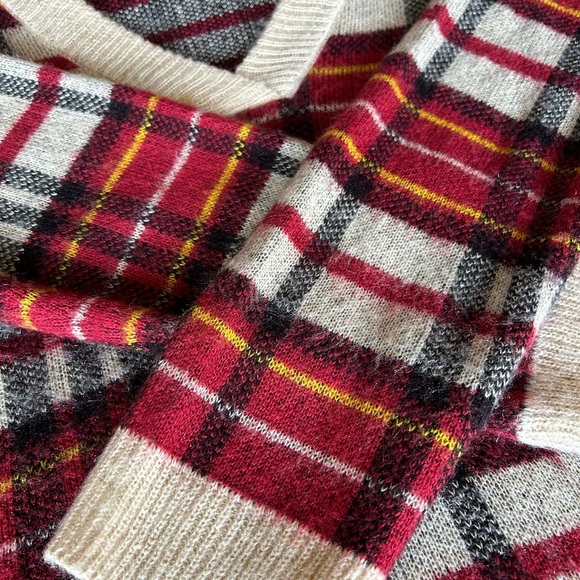 BRAND NEW WITHOUT TAGS Women’s Plaid Sweater - Picture 4 of 4